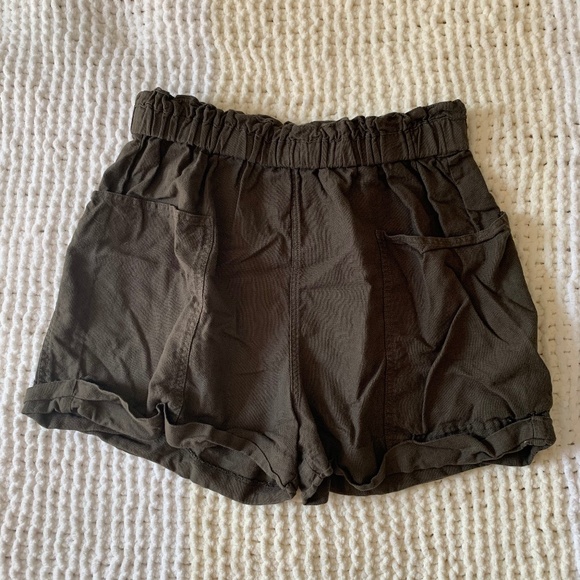 Aritzia army green Community shorts - Picture 1 of 5